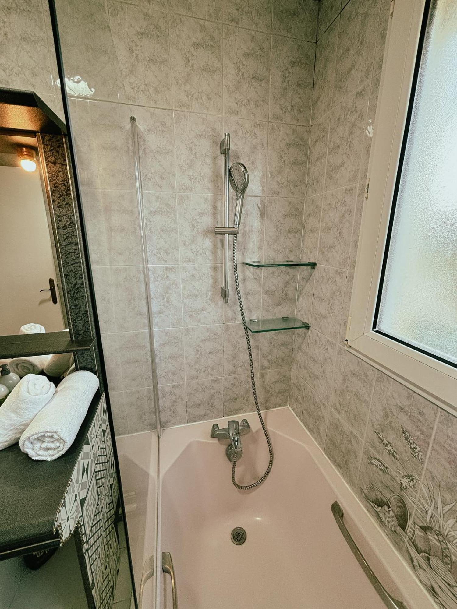 Duplex Avec Jardin - Proche Paris - Disneyland - Rer - Noisy-le-Grand Eksteriør billede